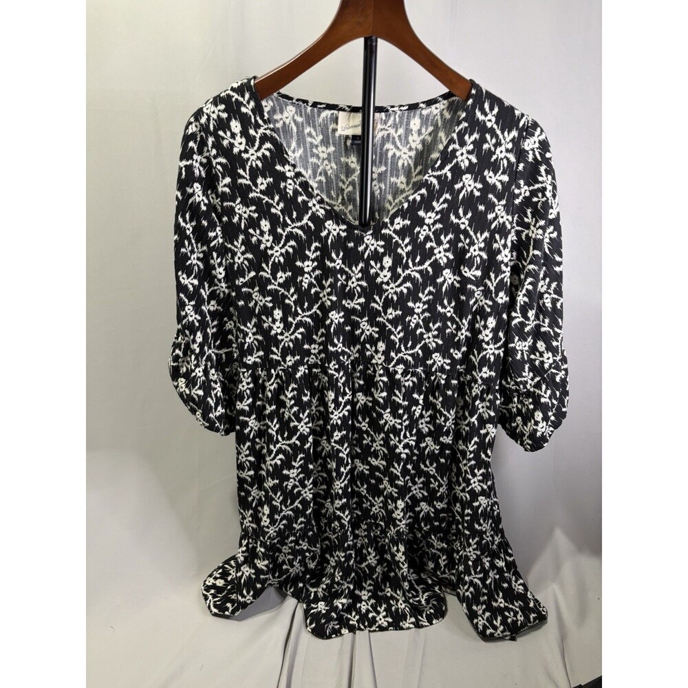 Universal Thread Women's Black Floral Mini Dress Size Medium V-neck Short